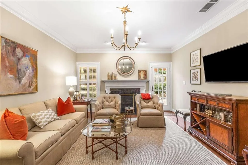 3075 Howell Mill Road Nw Unit 6, Atlanta, Georgia 30327, 3 Bedrooms Bedrooms, ,2 BathroomsBathrooms,Residential,For Sale,3075 Howell Mill Road Nw Unit 6,7664031