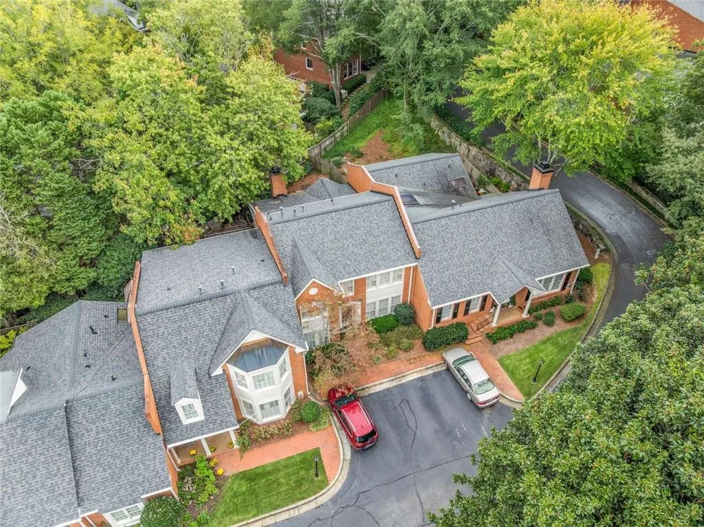 3075 Howell Mill Road Nw Unit 6, Atlanta, Georgia 30327, 3 Bedrooms Bedrooms, ,2 BathroomsBathrooms,Residential,For Sale,3075 Howell Mill Road Nw Unit 6,7664031