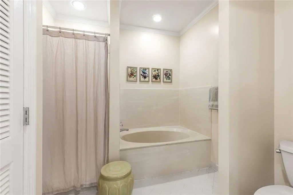 3075 Howell Mill Road Nw Unit 6, Atlanta, Georgia 30327, 3 Bedrooms Bedrooms, ,2 BathroomsBathrooms,Residential,For Sale,3075 Howell Mill Road Nw Unit 6,7664031