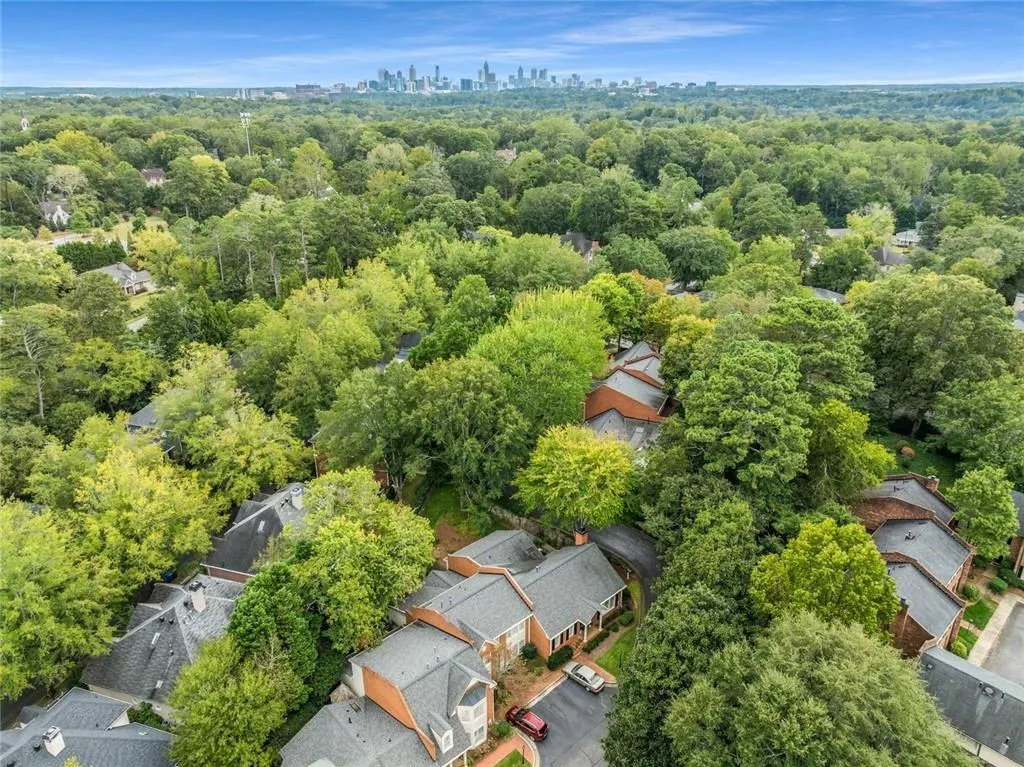 3075 Howell Mill Road Nw Unit 6, Atlanta, Georgia 30327, 3 Bedrooms Bedrooms, ,2 BathroomsBathrooms,Residential,For Sale,3075 Howell Mill Road Nw Unit 6,7664031