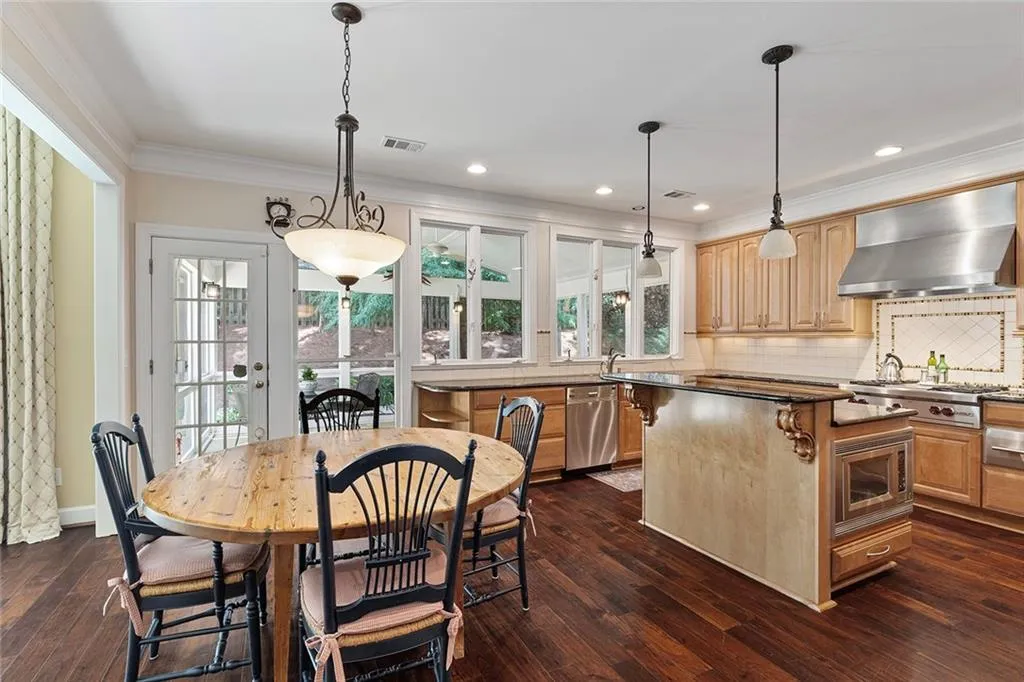 Kitchen/Breakfast Area