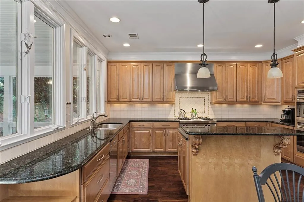 765 Glenridge Close Drive, Atlanta, Georgia 30328, 4 Bedrooms Bedrooms, ,2 BathroomsBathrooms,Residential,Sold,765 Glenridge Close Drive,7430566