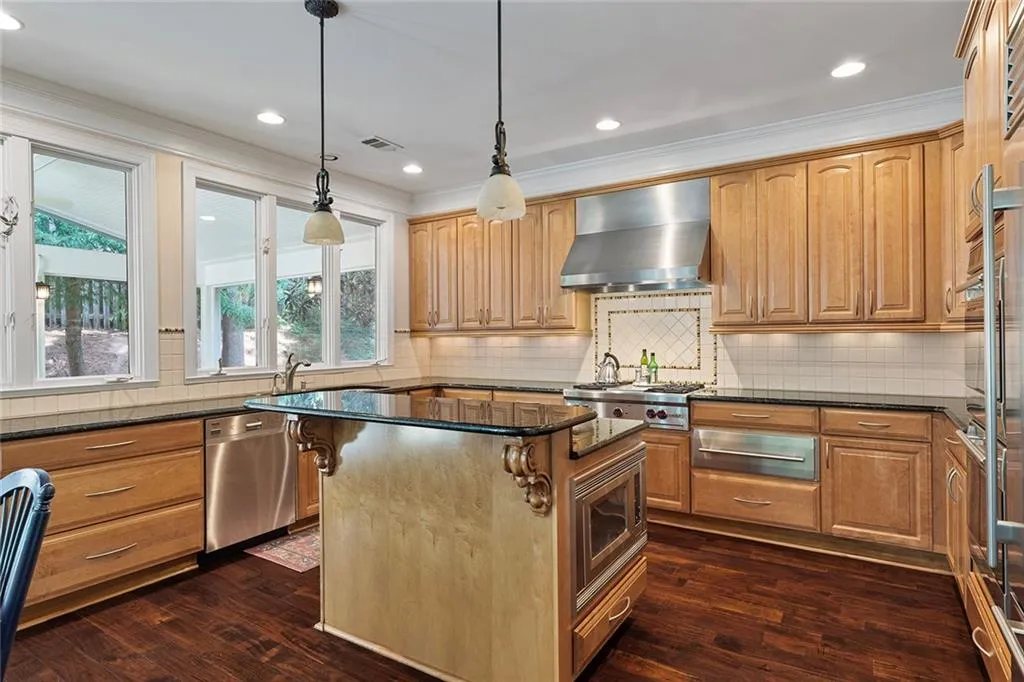 765 Glenridge Close Drive, Atlanta, Georgia 30328, 4 Bedrooms Bedrooms, ,2 BathroomsBathrooms,Residential,Sold,765 Glenridge Close Drive,7430566