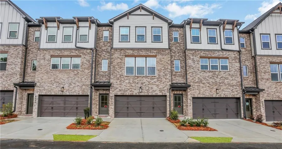 324 Sunset Hollow Street, Sugar Hill, Georgia 30518