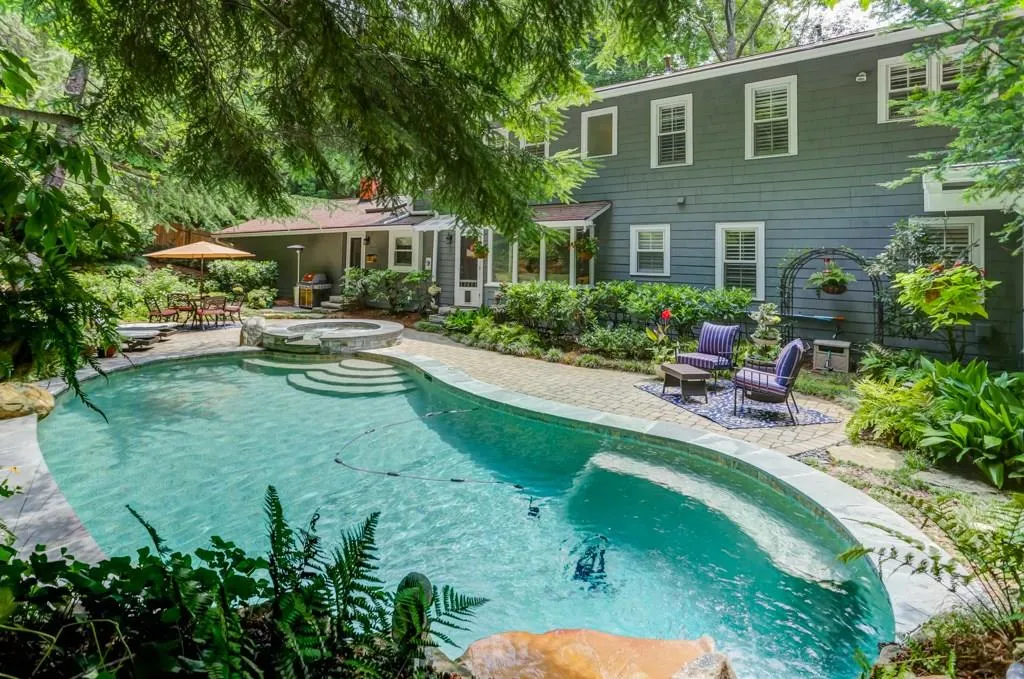 7070 Riverside Drive, Atlanta, Georgia 30328, 4 Bedrooms Bedrooms, ,5 BathroomsBathrooms,Residential,Sold,7070 Riverside Drive,6041908