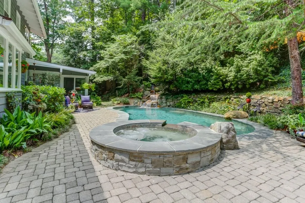 7070 Riverside Drive, Atlanta, Georgia 30328, 4 Bedrooms Bedrooms, ,5 BathroomsBathrooms,Residential,Sold,7070 Riverside Drive,6041908