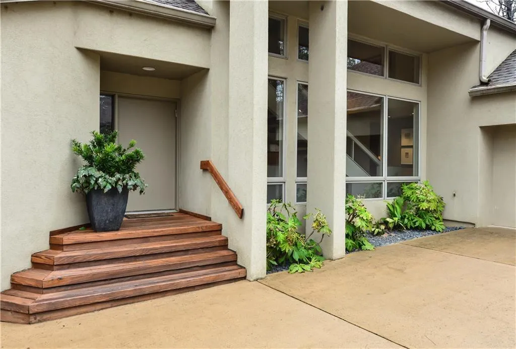 5135 Jett Forest Trail, Sandy Springs, Georgia 30327, 4 Bedrooms Bedrooms, ,3 BathroomsBathrooms,Residential,Sold,5135 Jett Forest Trail,5652310