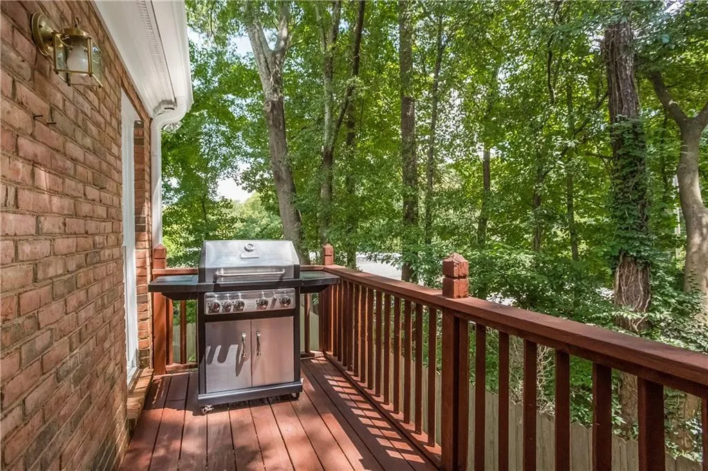 255 Woodchase Close Ne, Sandy Springs, Georgia 30319, 5 Bedrooms Bedrooms, ,5 BathroomsBathrooms,Residential,Sold,255 Woodchase Close Ne,6009054