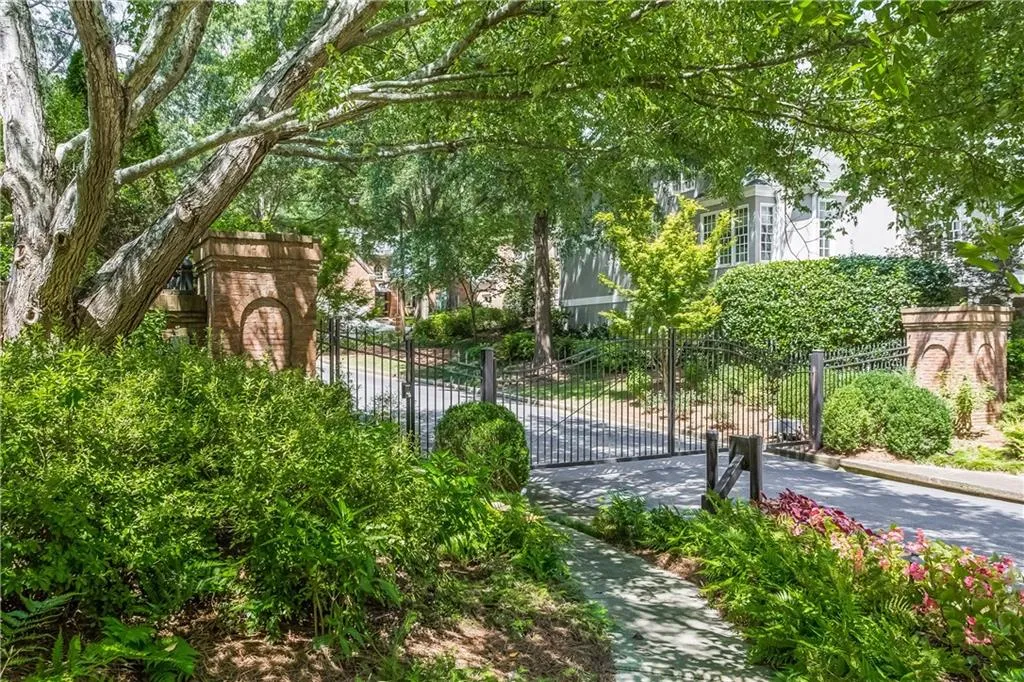 255 Woodchase Close Ne, Sandy Springs, Georgia 30319, 5 Bedrooms Bedrooms, ,5 BathroomsBathrooms,Residential,Sold,255 Woodchase Close Ne,6009054