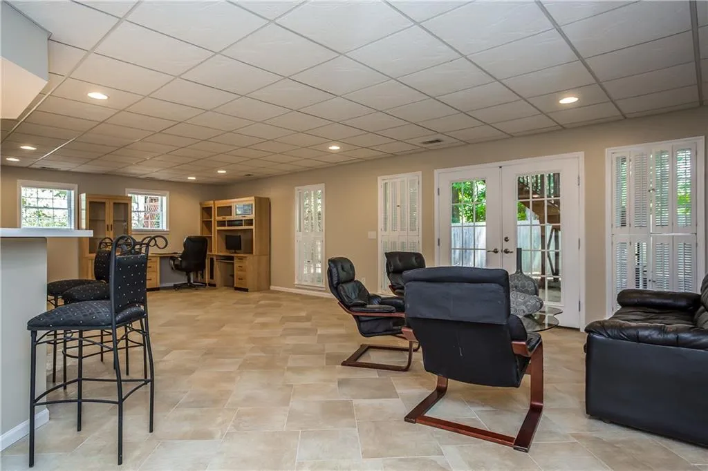 255 Woodchase Close Ne, Sandy Springs, Georgia 30319, 5 Bedrooms Bedrooms, ,5 BathroomsBathrooms,Residential,Sold,255 Woodchase Close Ne,6009054