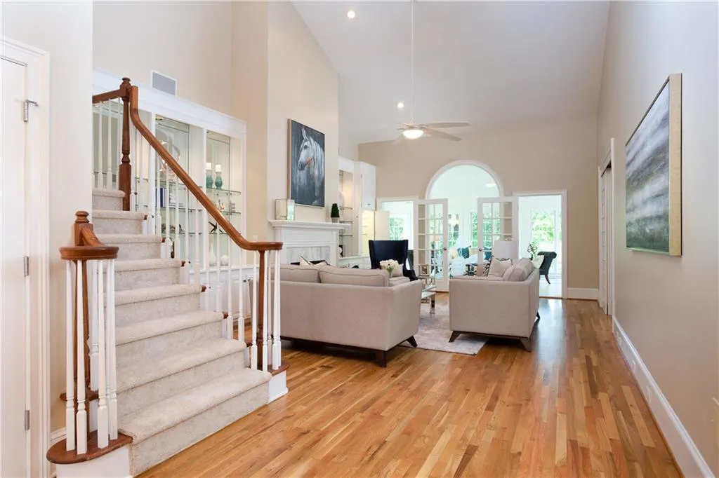255 Woodchase Close Ne, Sandy Springs, Georgia 30319, 5 Bedrooms Bedrooms, ,5 BathroomsBathrooms,Residential,Sold,255 Woodchase Close Ne,6009054