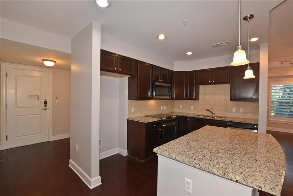 200 River Vista Drive Unit 403, Atlanta, Georgia 30339, 2 Bedrooms Bedrooms, ,2 BathroomsBathrooms,Residential,Sold,200 River Vista Drive Unit 403,6099826