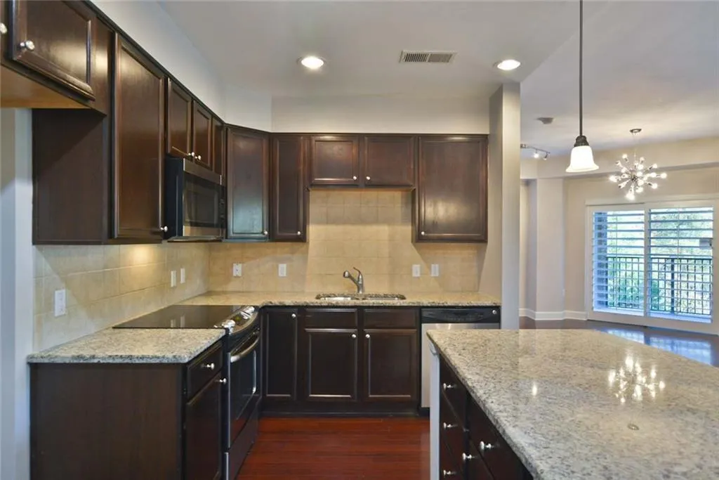 200 River Vista Drive Unit 403, Atlanta, Georgia 30339, 2 Bedrooms Bedrooms, ,2 BathroomsBathrooms,Residential,Sold,200 River Vista Drive Unit 403,6099826
