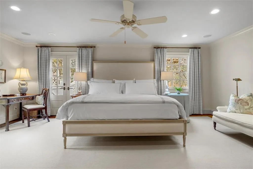 Spacious Primary suite