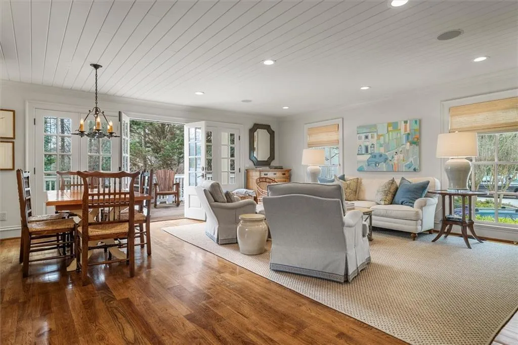 Breakfast room & Keeping room