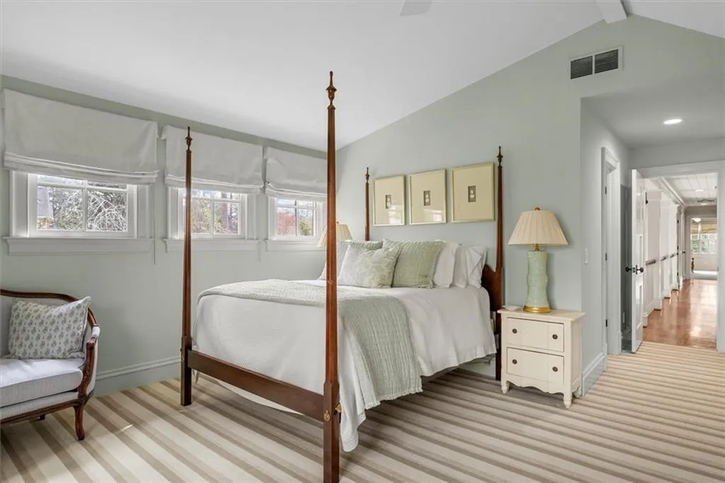 Secondary ensuite bedroom