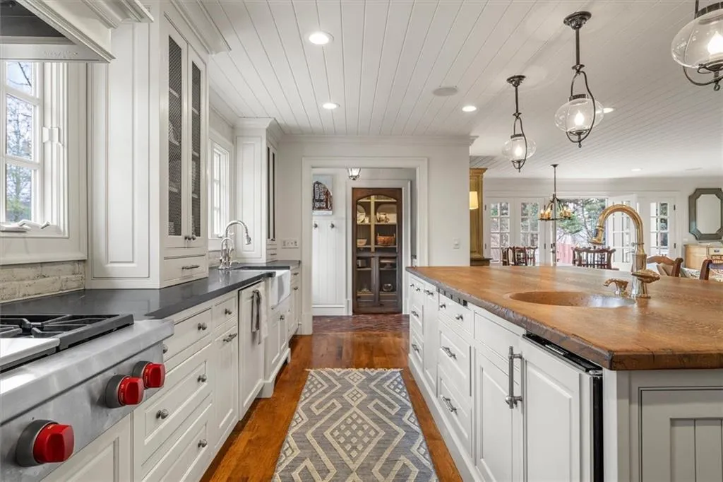 Kitchen looking toward pantry