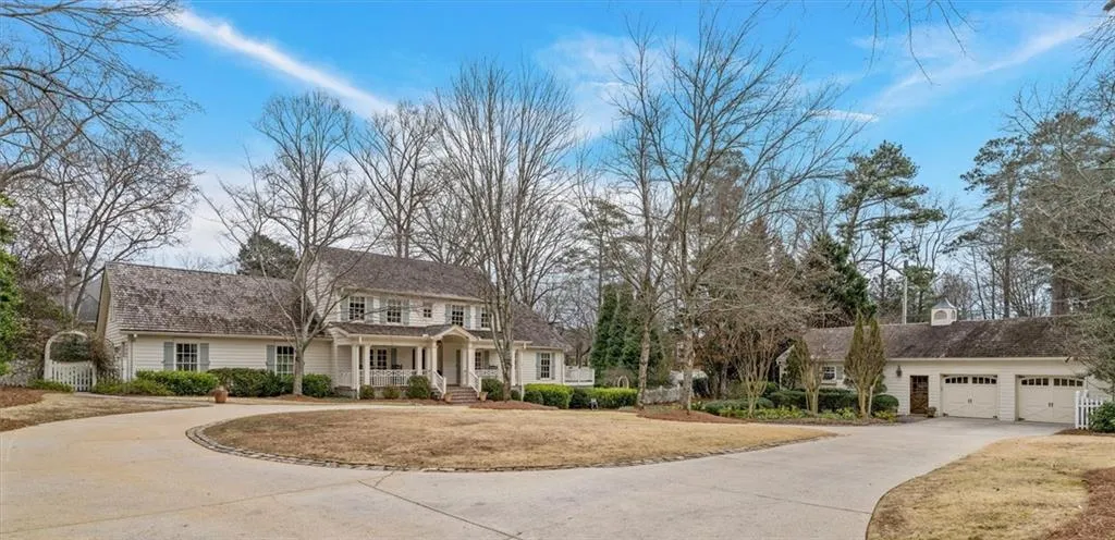 The circle drive allows for easy access