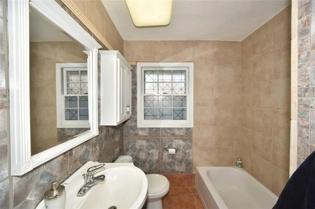 388 Tall Oaks Drive, Sandy Springs, Georgia 30342, 4 Bedrooms Bedrooms, ,3 BathroomsBathrooms,Residential,Sold,388 Tall Oaks Drive,5628478