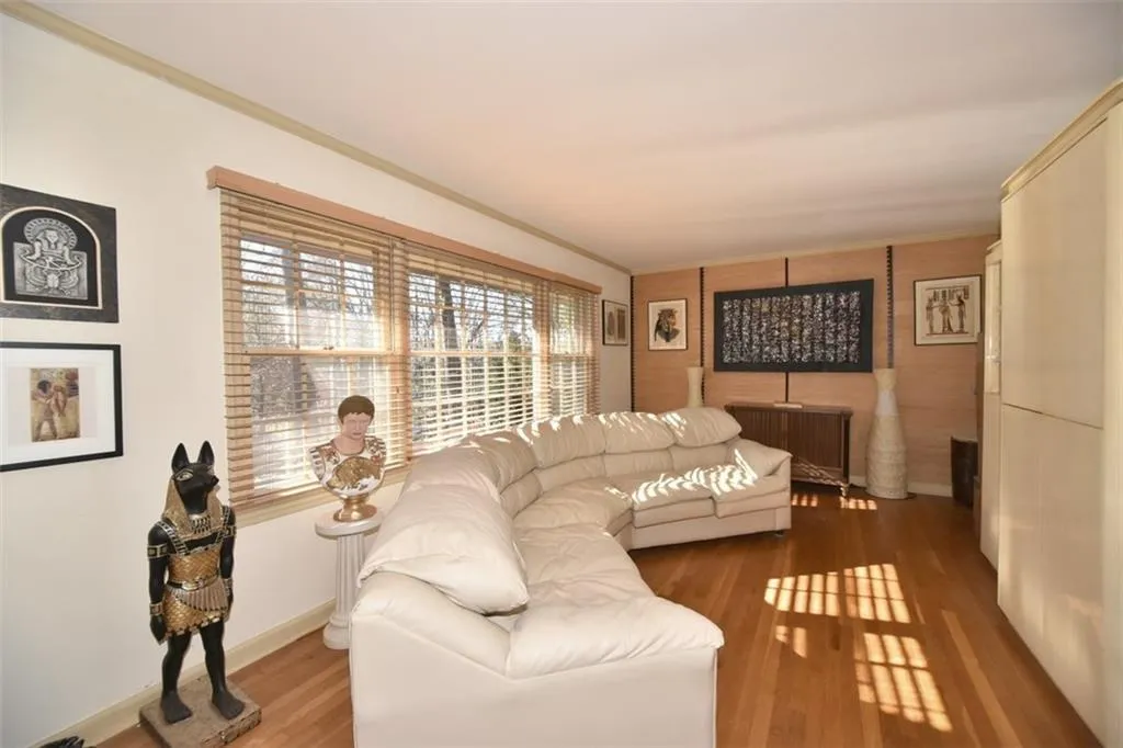 388 Tall Oaks Drive, Sandy Springs, Georgia 30342, 4 Bedrooms Bedrooms, ,3 BathroomsBathrooms,Residential,Sold,388 Tall Oaks Drive,5628478