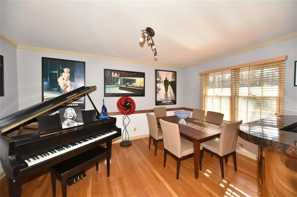 388 Tall Oaks Drive, Sandy Springs, Georgia 30342, 4 Bedrooms Bedrooms, ,3 BathroomsBathrooms,Residential,Sold,388 Tall Oaks Drive,5628478