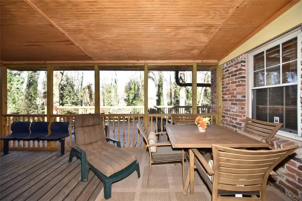 388 Tall Oaks Drive, Sandy Springs, Georgia 30342, 4 Bedrooms Bedrooms, ,3 BathroomsBathrooms,Residential,Sold,388 Tall Oaks Drive,5628478