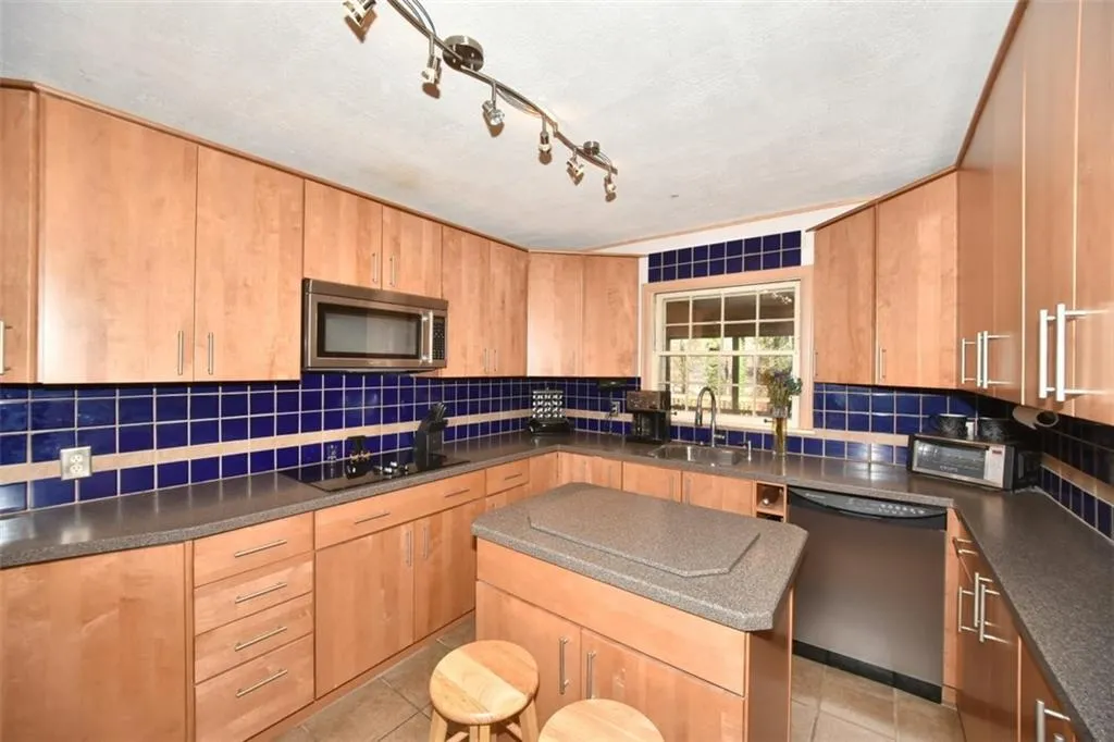 388 Tall Oaks Drive, Sandy Springs, Georgia 30342, 4 Bedrooms Bedrooms, ,3 BathroomsBathrooms,Residential,Sold,388 Tall Oaks Drive,5628478