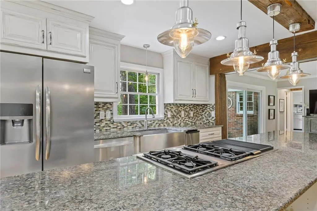 8900 Huntcliff Trace, Sandy Springs, Georgia 30350, 5 Bedrooms Bedrooms, ,4 BathroomsBathrooms,Residential,Sold,8900 Huntcliff Trace,6744841