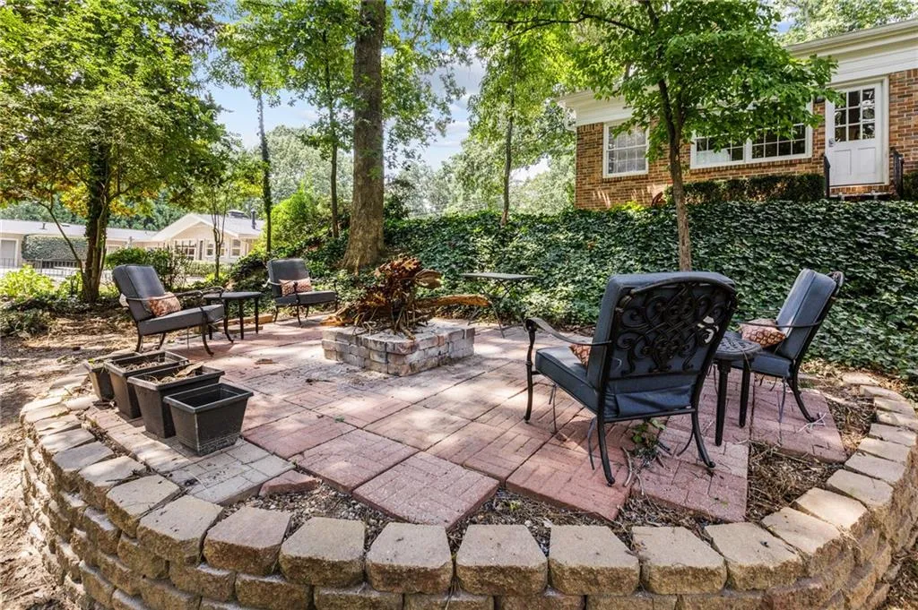 8900 Huntcliff Trace, Sandy Springs, Georgia 30350, 5 Bedrooms Bedrooms, ,4 BathroomsBathrooms,Residential,Sold,8900 Huntcliff Trace,6744841