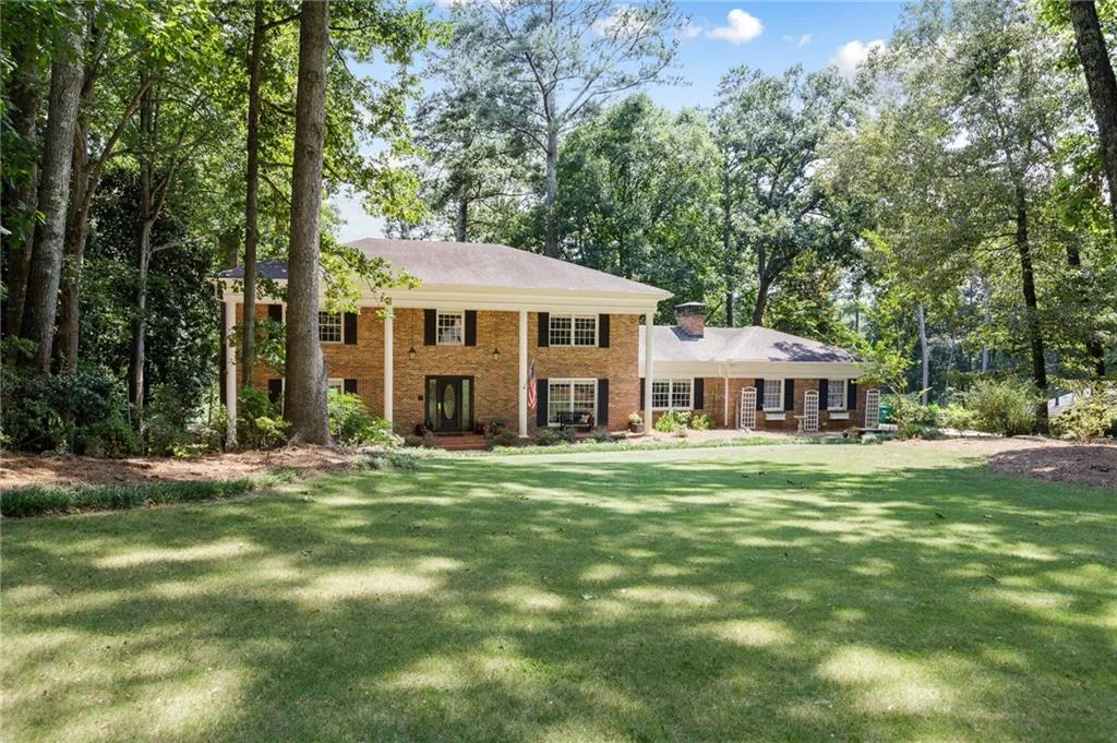 8900 Huntcliff Trace, Sandy Springs, Georgia 30350, 5 Bedrooms Bedrooms, ,4 BathroomsBathrooms,Residential,Sold,8900 Huntcliff Trace,6744841