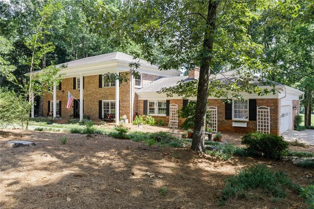 8900 Huntcliff Trace, Sandy Springs, Georgia 30350, 5 Bedrooms Bedrooms, ,4 BathroomsBathrooms,Residential,Sold,8900 Huntcliff Trace,6744841
