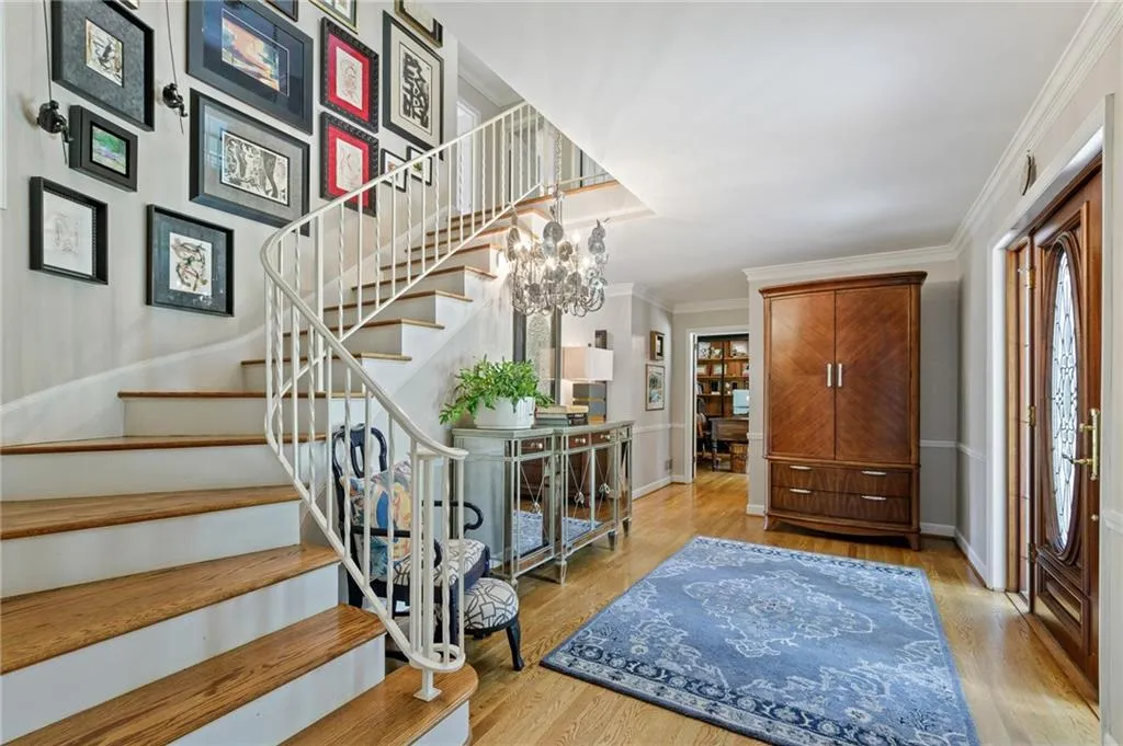 8900 Huntcliff Trace, Sandy Springs, Georgia 30350, 5 Bedrooms Bedrooms, ,4 BathroomsBathrooms,Residential,Sold,8900 Huntcliff Trace,6744841