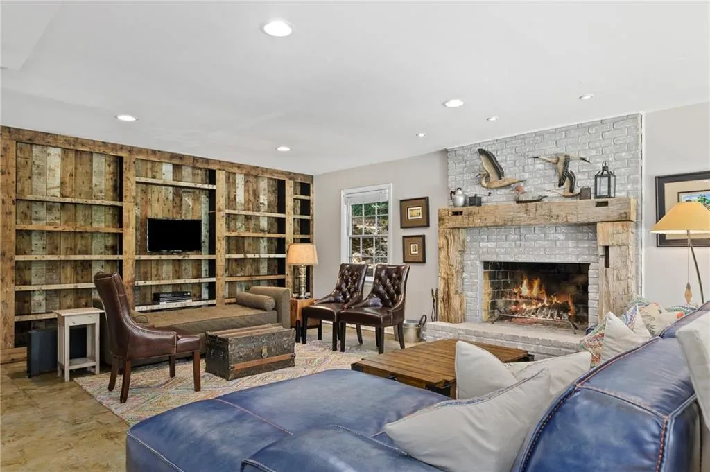 8900 Huntcliff Trace, Sandy Springs, Georgia 30350, 5 Bedrooms Bedrooms, ,4 BathroomsBathrooms,Residential,Sold,8900 Huntcliff Trace,6744841
