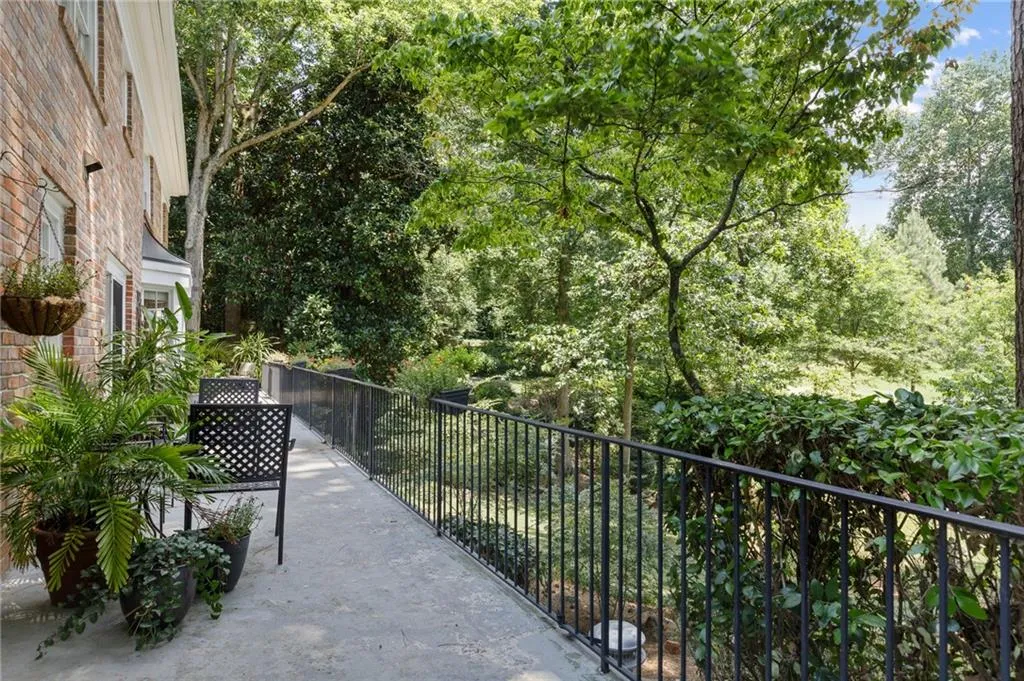 8900 Huntcliff Trace, Sandy Springs, Georgia 30350, 5 Bedrooms Bedrooms, ,4 BathroomsBathrooms,Residential,Sold,8900 Huntcliff Trace,6744841