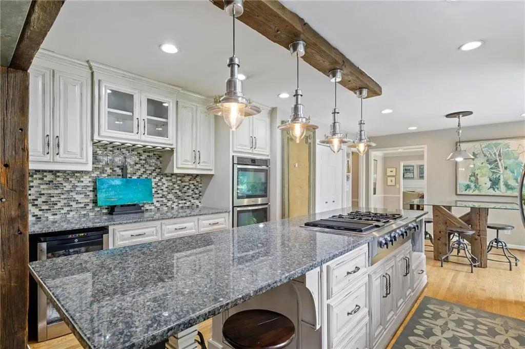 8900 Huntcliff Trace, Sandy Springs, Georgia 30350, 5 Bedrooms Bedrooms, ,4 BathroomsBathrooms,Residential,Sold,8900 Huntcliff Trace,6744841
