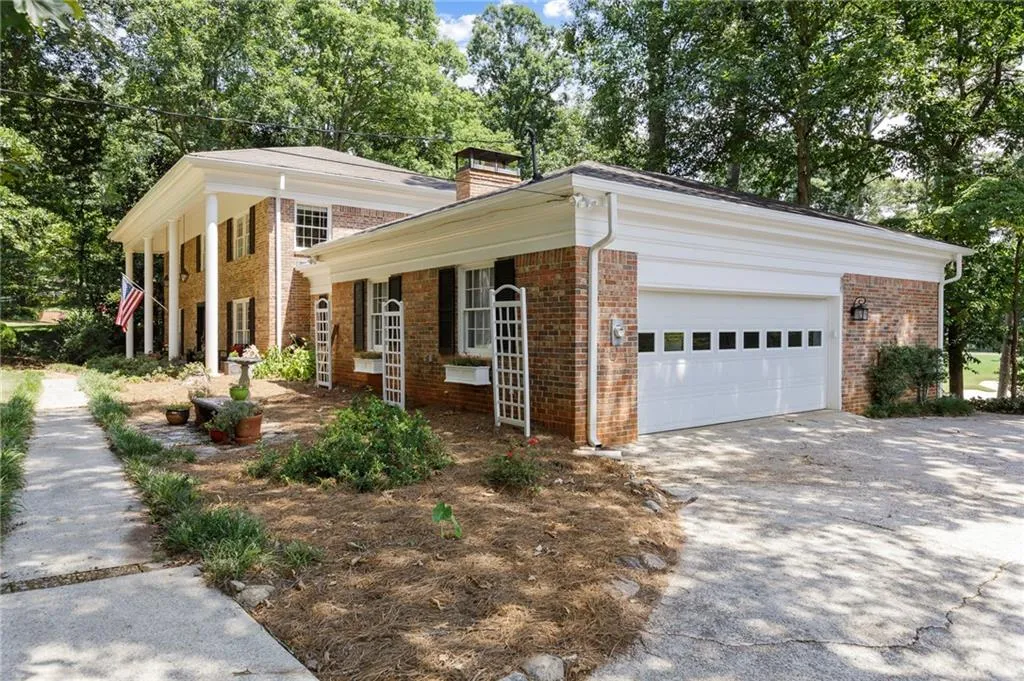 8900 Huntcliff Trace, Sandy Springs, Georgia 30350, 5 Bedrooms Bedrooms, ,4 BathroomsBathrooms,Residential,Sold,8900 Huntcliff Trace,6744841