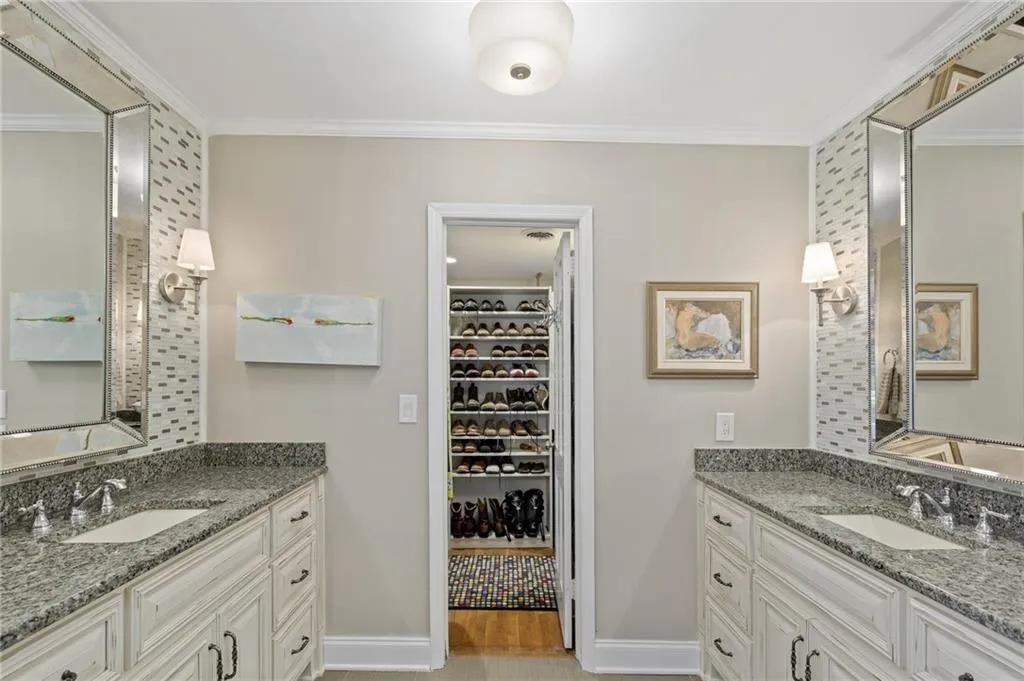 8900 Huntcliff Trace, Sandy Springs, Georgia 30350, 5 Bedrooms Bedrooms, ,4 BathroomsBathrooms,Residential,Sold,8900 Huntcliff Trace,6744841