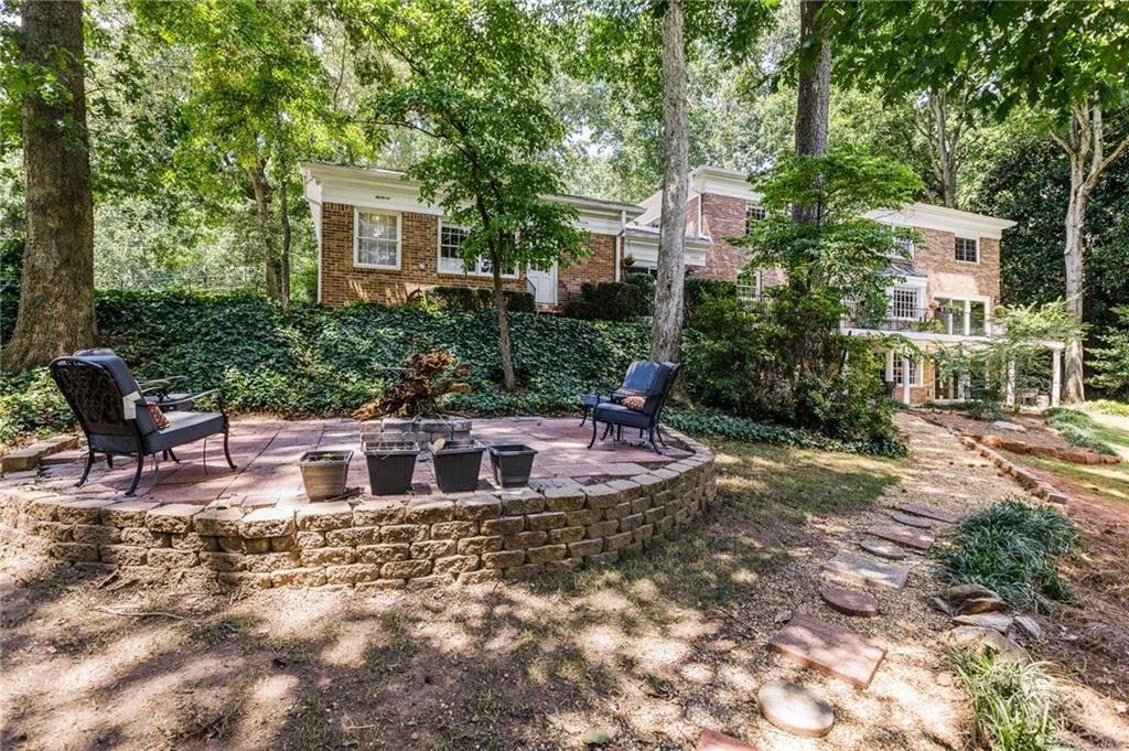 8900 Huntcliff Trace, Sandy Springs, Georgia 30350, 5 Bedrooms Bedrooms, ,4 BathroomsBathrooms,Residential,Sold,8900 Huntcliff Trace,6744841