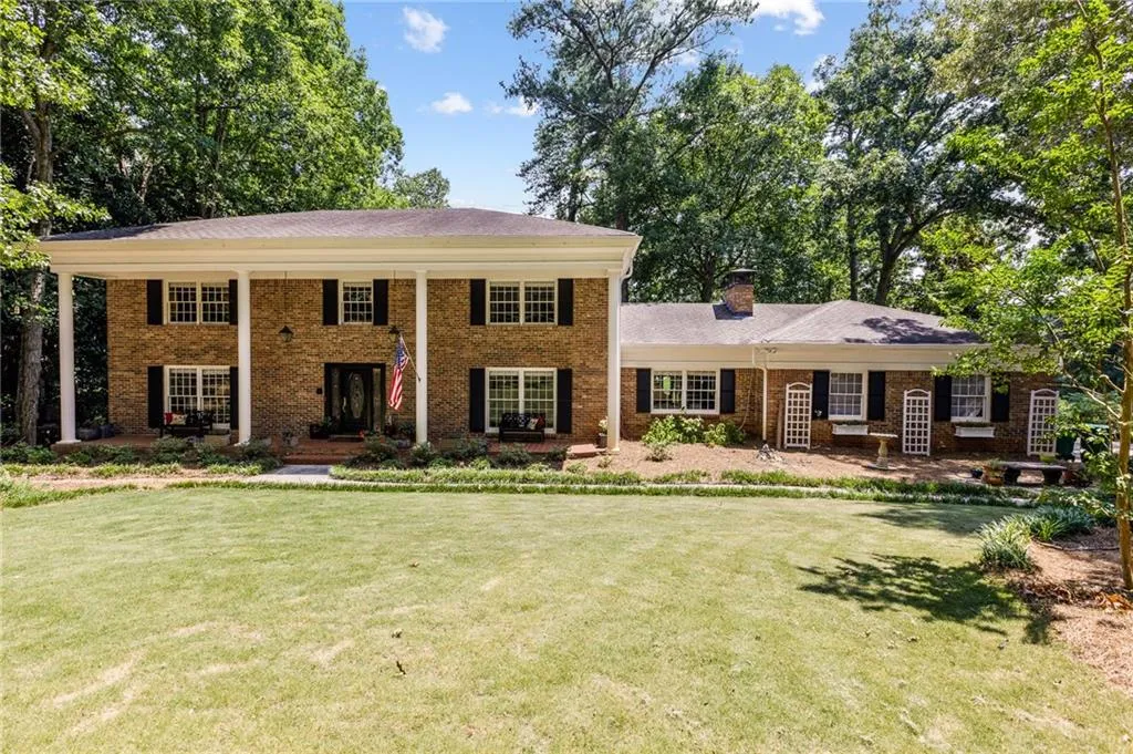 8900 Huntcliff Trace, Sandy Springs, Georgia 30350, 5 Bedrooms Bedrooms, ,4 BathroomsBathrooms,Residential,Sold,8900 Huntcliff Trace,6744841