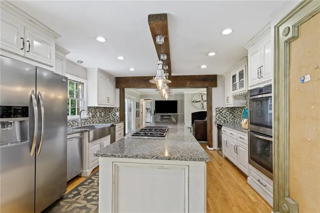 8900 Huntcliff Trace, Sandy Springs, Georgia 30350, 5 Bedrooms Bedrooms, ,4 BathroomsBathrooms,Residential,Sold,8900 Huntcliff Trace,6744841