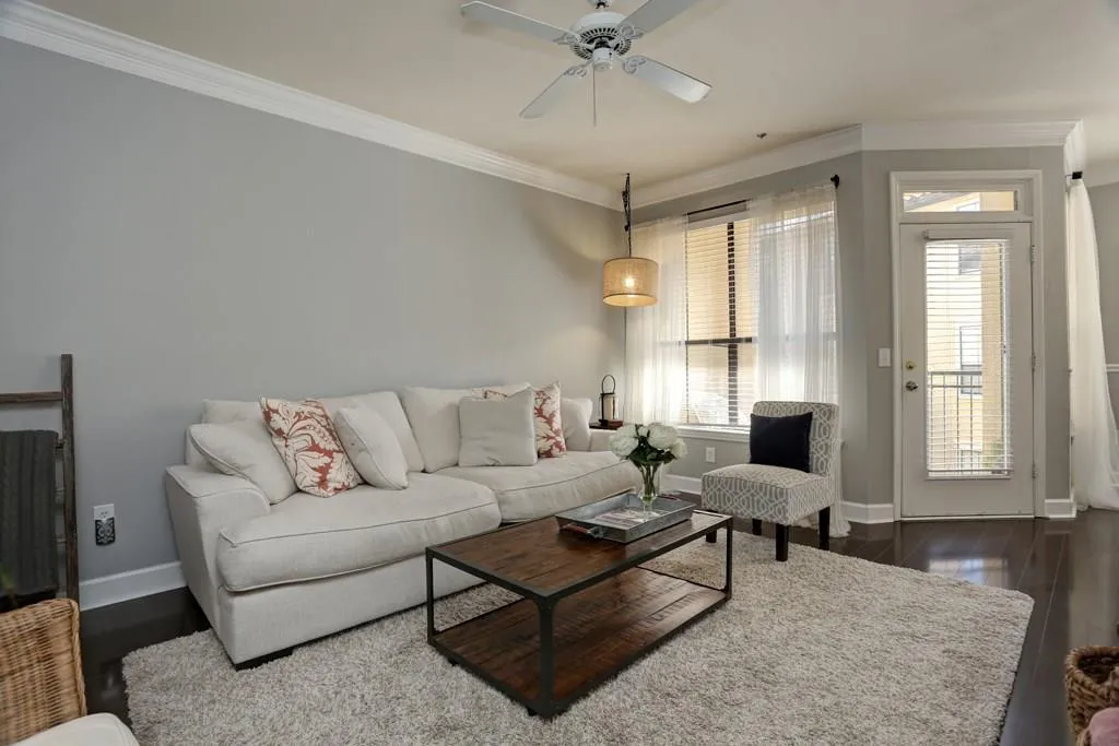 3777 Peachtree Road Ne Unit 1426, Brookhaven, Georgia 30319, 1 Bedroom Bedrooms, ,1 BathroomBathrooms,Residential,Sold,3777 Peachtree Road Ne Unit 1426,5874877
