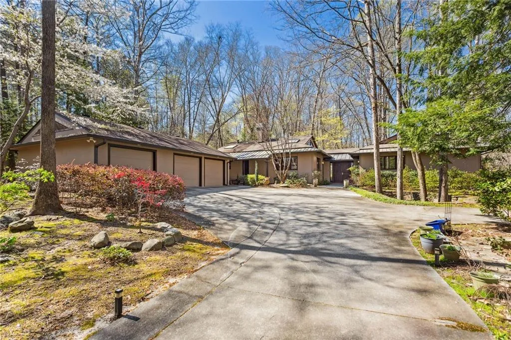 7745 Janann Way, Sandy Springs, Georgia 30350, 6 Bedrooms Bedrooms, ,5 BathroomsBathrooms,Residential,Sold,7745 Janann Way,7193367