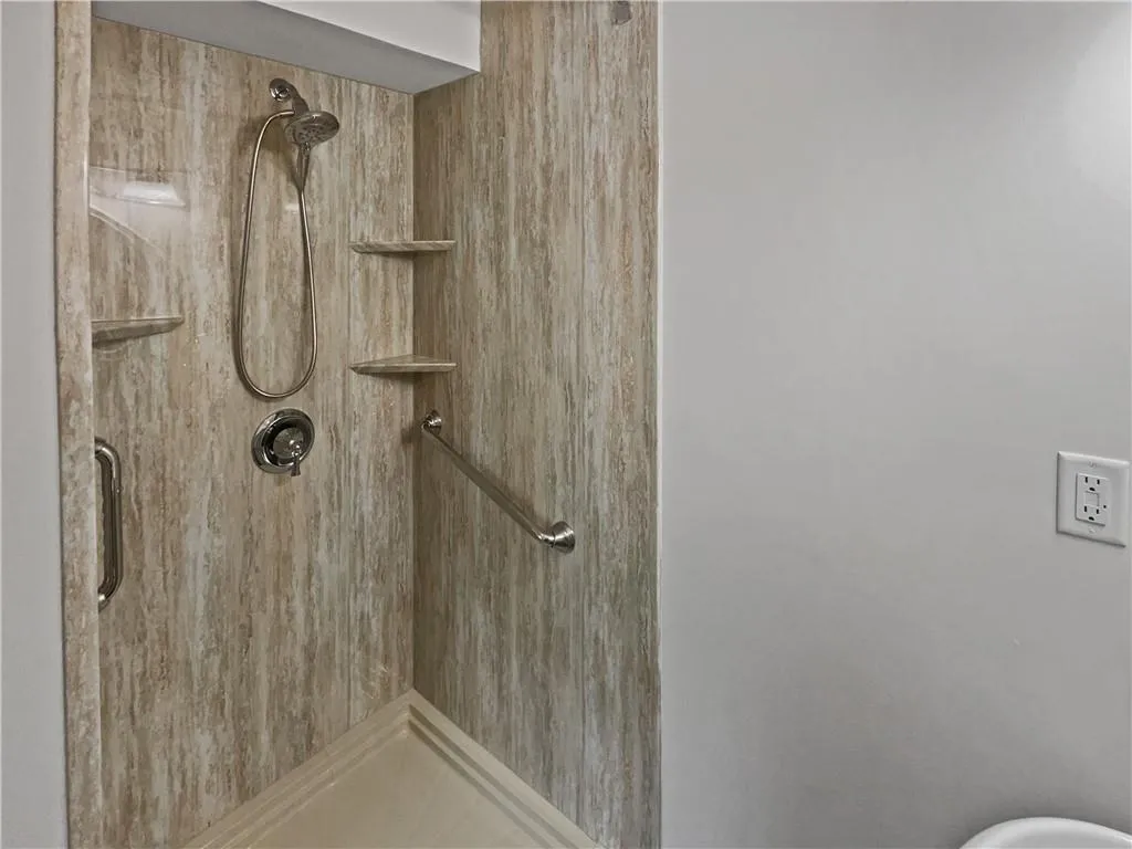 806 Brighton Point, Atlanta, Georgia 30328, 2 Bedrooms Bedrooms, ,2 BathroomsBathrooms,Residential,For Sale,806 Brighton Point,7385849