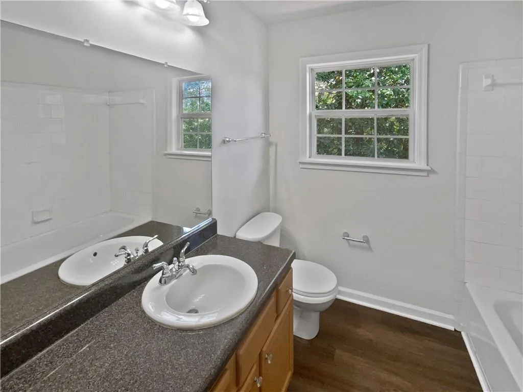 806 Brighton Point, Atlanta, Georgia 30328, 2 Bedrooms Bedrooms, ,2 BathroomsBathrooms,Residential,For Sale,806 Brighton Point,7385849