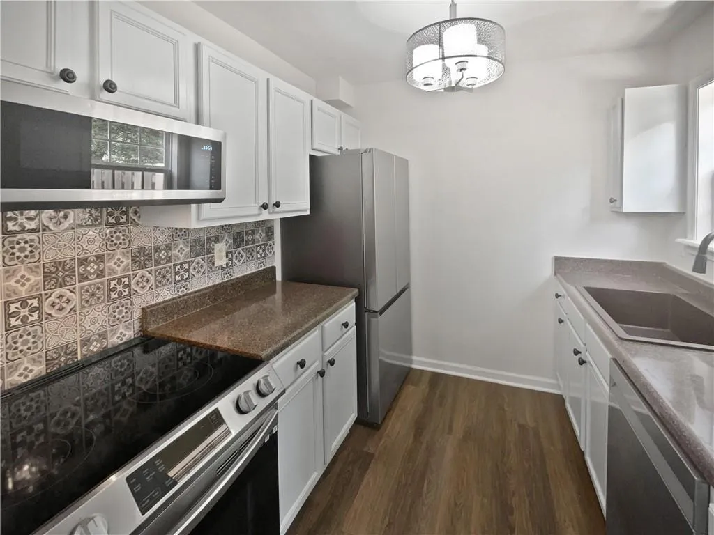 806 Brighton Point, Atlanta, Georgia 30328, 2 Bedrooms Bedrooms, ,2 BathroomsBathrooms,Residential,For Sale,806 Brighton Point,7385849