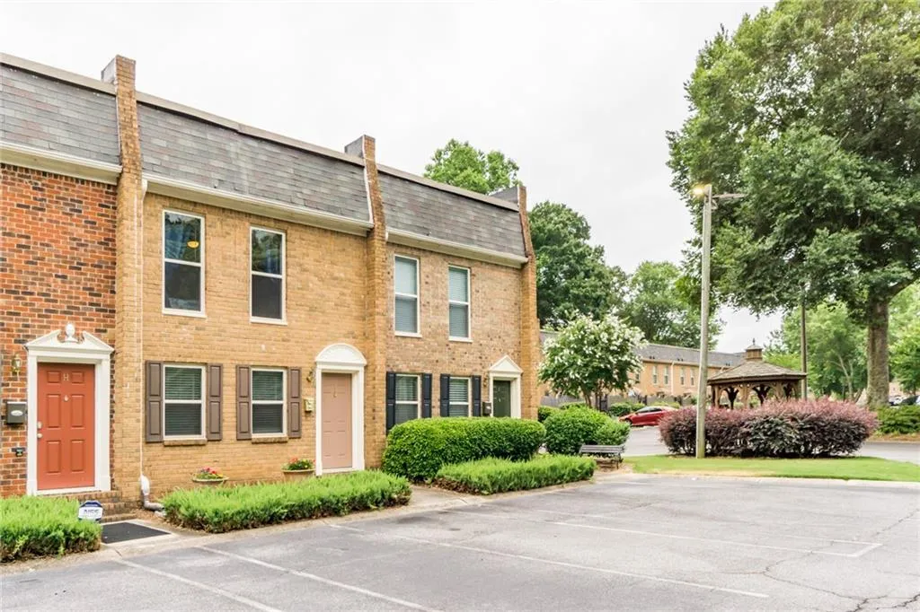 Atlanta, Georgia 30350, 2 Bedrooms Bedrooms, ,1 BathroomBathrooms,Residential,Sold,6563663