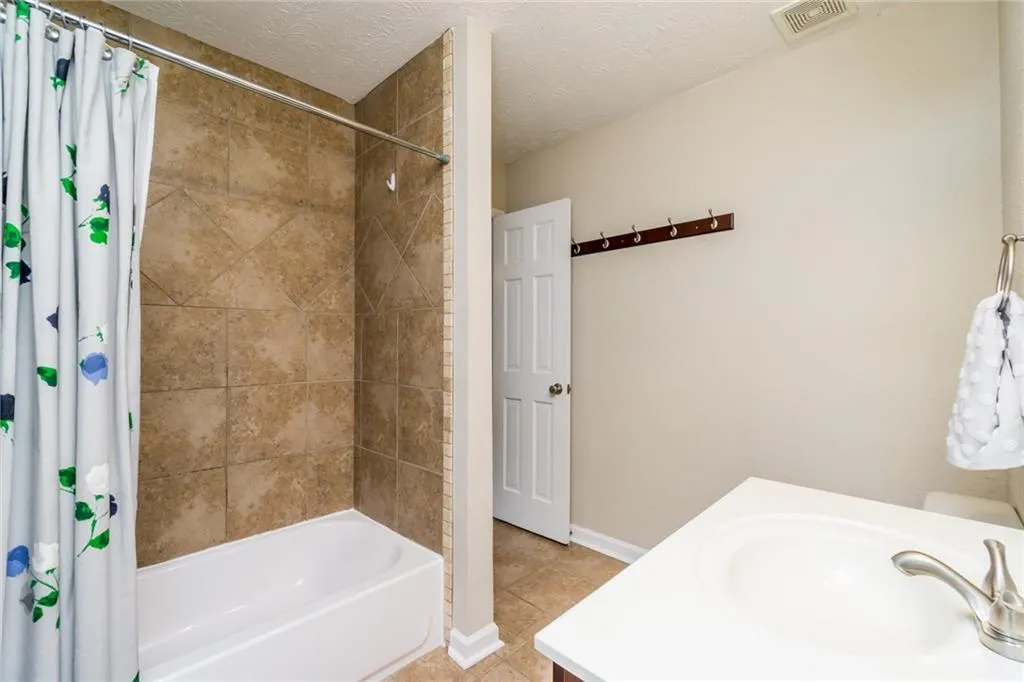 Atlanta, Georgia 30350, 2 Bedrooms Bedrooms, ,1 BathroomBathrooms,Residential,Sold,6563663