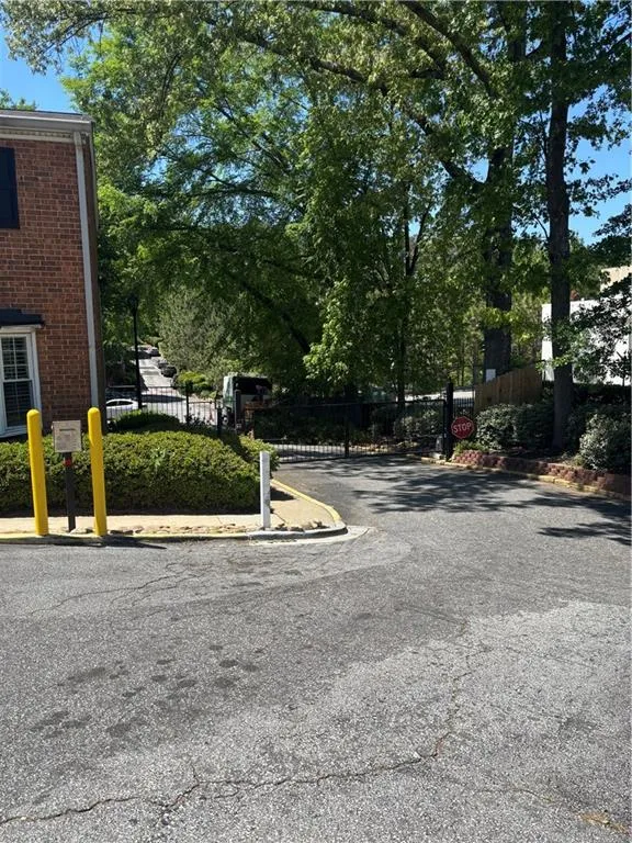 6520 Roswell Road Unit 29, Atlanta, Georgia 30328, 2 Bedrooms Bedrooms, ,1 BathroomBathrooms,Residential,For Sale,6520 Roswell Road Unit 29,7757143