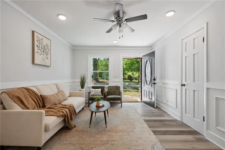 100 Pine Circle, Jonesboro, Georgia 30236