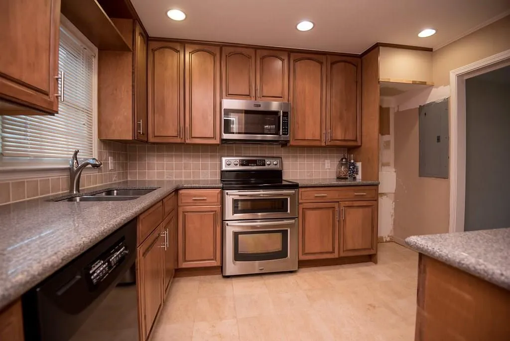 6700 Ne Roswell Road Ne Unit 25b, Atlanta, Georgia 30328, 2 Bedrooms Bedrooms, ,1 BathroomBathrooms,Residential,Sold,6700 Ne Roswell Road Ne Unit 25b,5970212